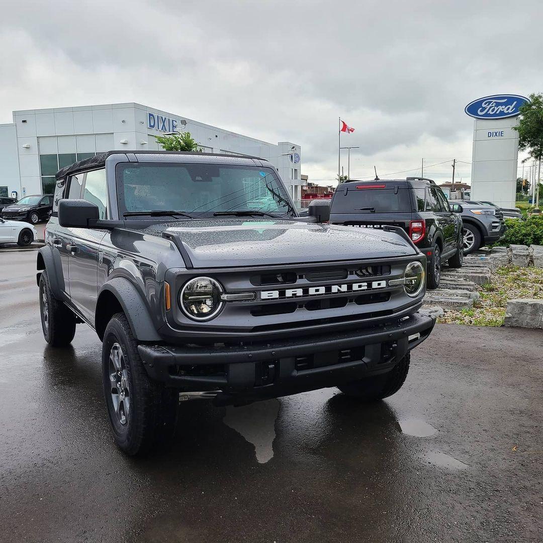 Ford Bronco CARBONIZED GRAY Bronco Club Carbonized Gray Big Bend 4 Door Bronco Soft Top 2