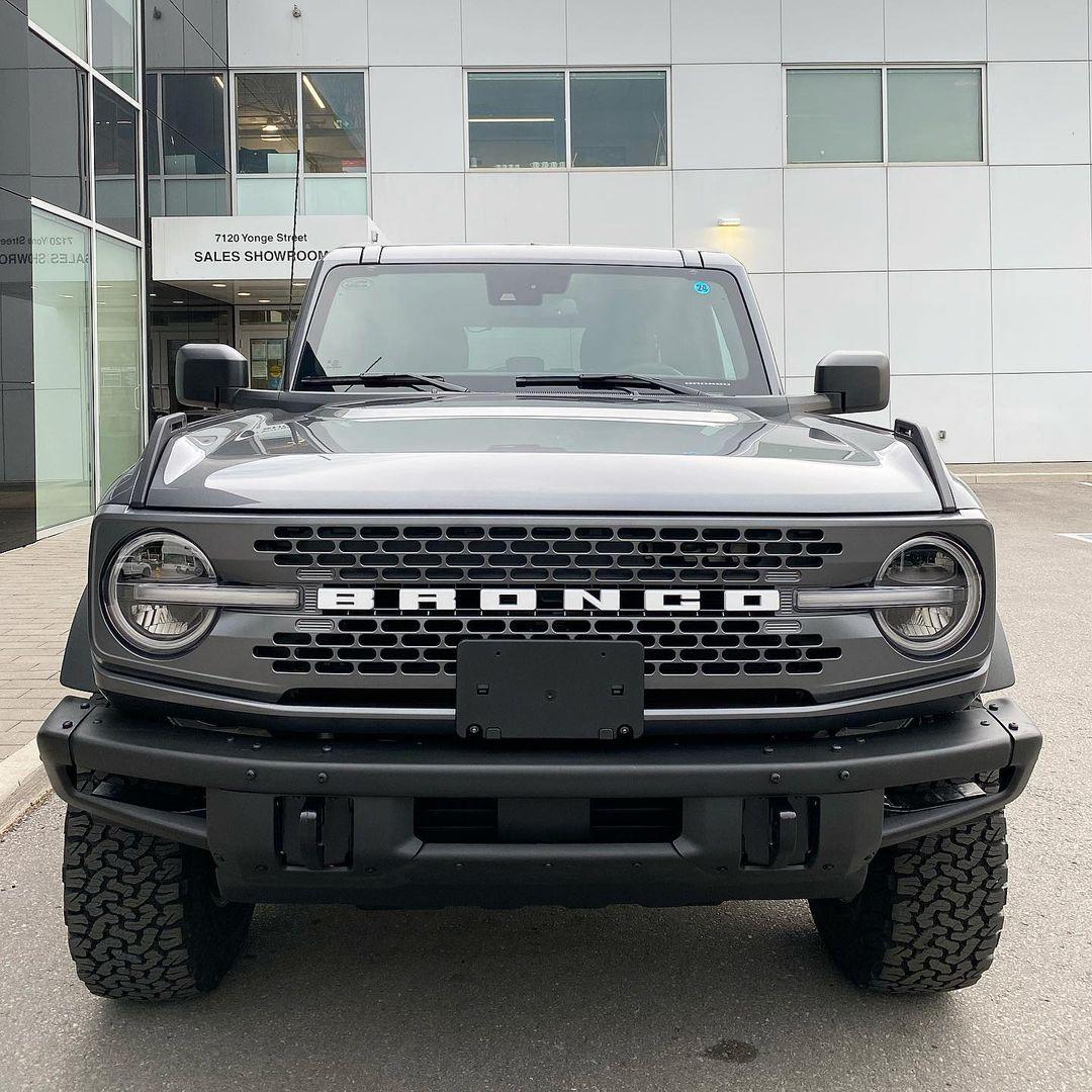 Ford Bronco CARBONIZED GRAY Bronco Club Carbonized Gray Badlands 4-Door MIC Hardtop 2