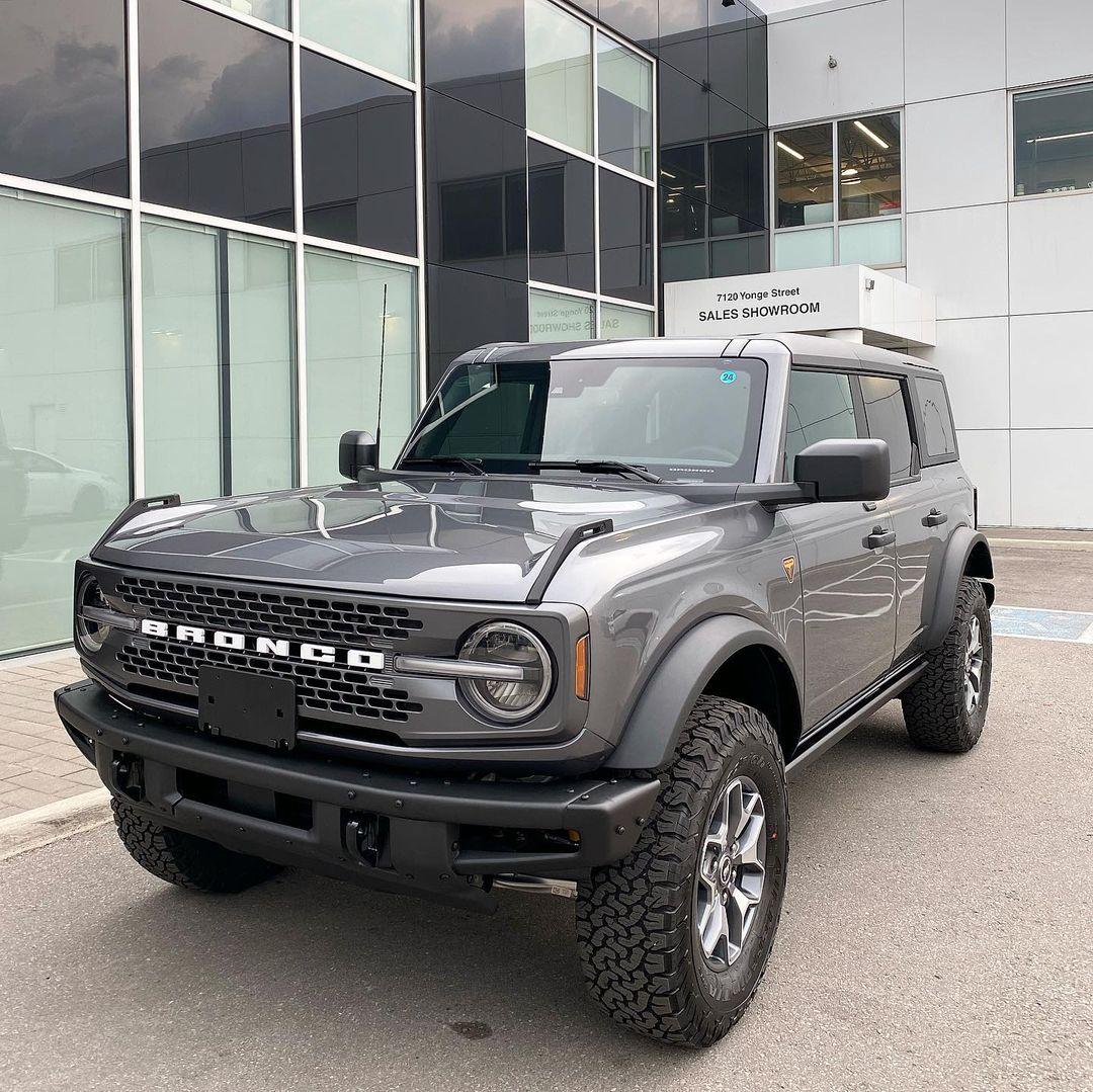 Ford Bronco CARBONIZED GRAY Bronco Club Carbonized Gray Badlands 4-Door MIC Hardtop 1