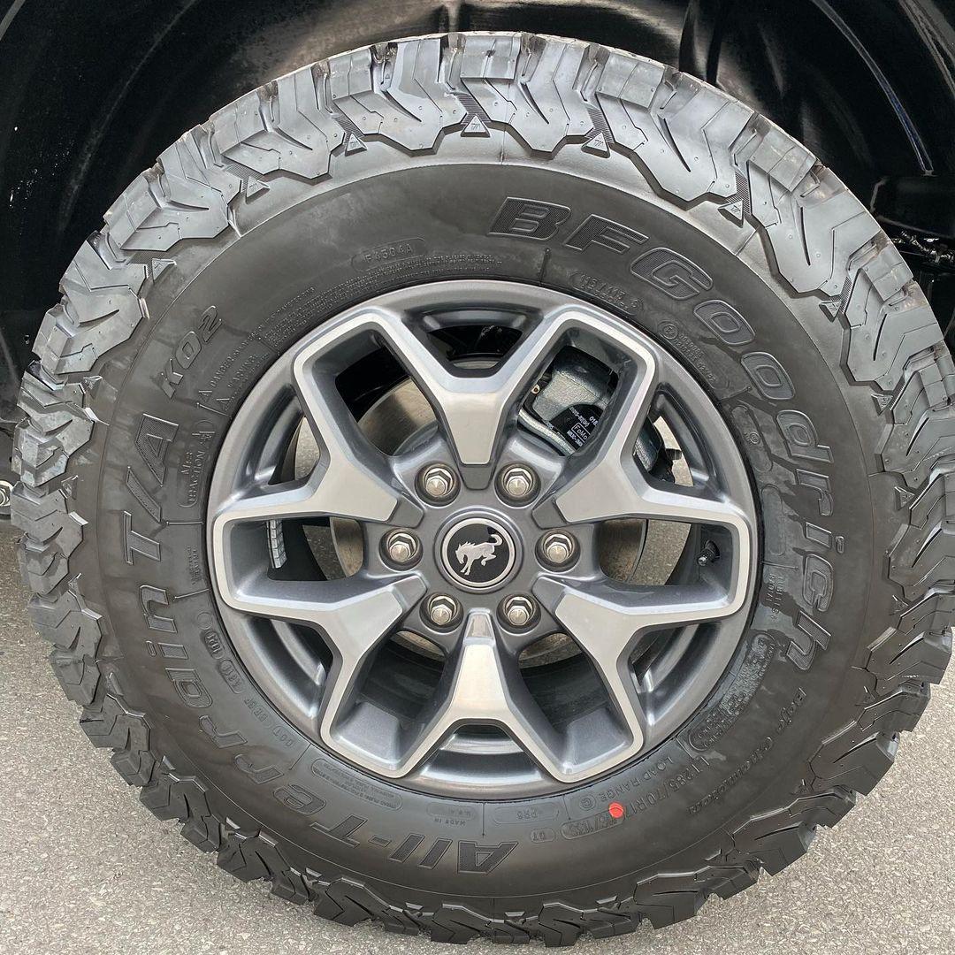 Ford Bronco CARBONIZED GRAY Bronco Club Carbonized Gray Badlands 4-Door MIC Hardtop 4