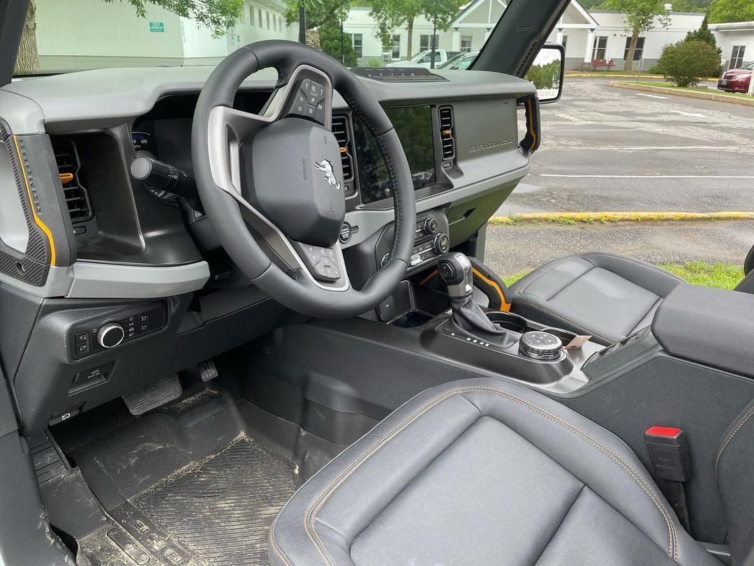 Cactus Gray Badlands Sasquatch Bronco 4-Door Doors Off Top Down 2.jpg