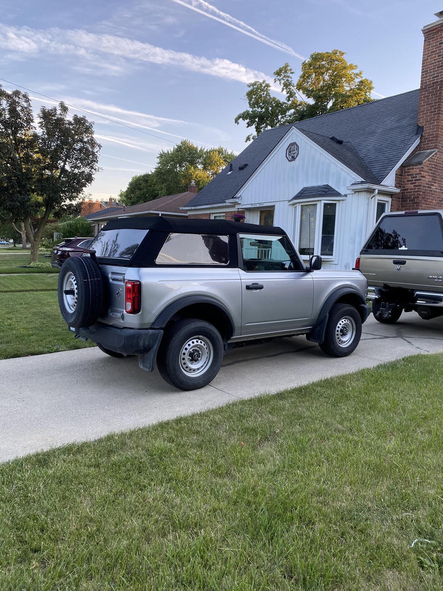 Ford Bronco ICONIC SILVER Bronco Club base