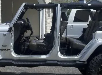 Ford Bronco Missing paint in the door jam 4107C857-D402-4706-8559-705DAE613963