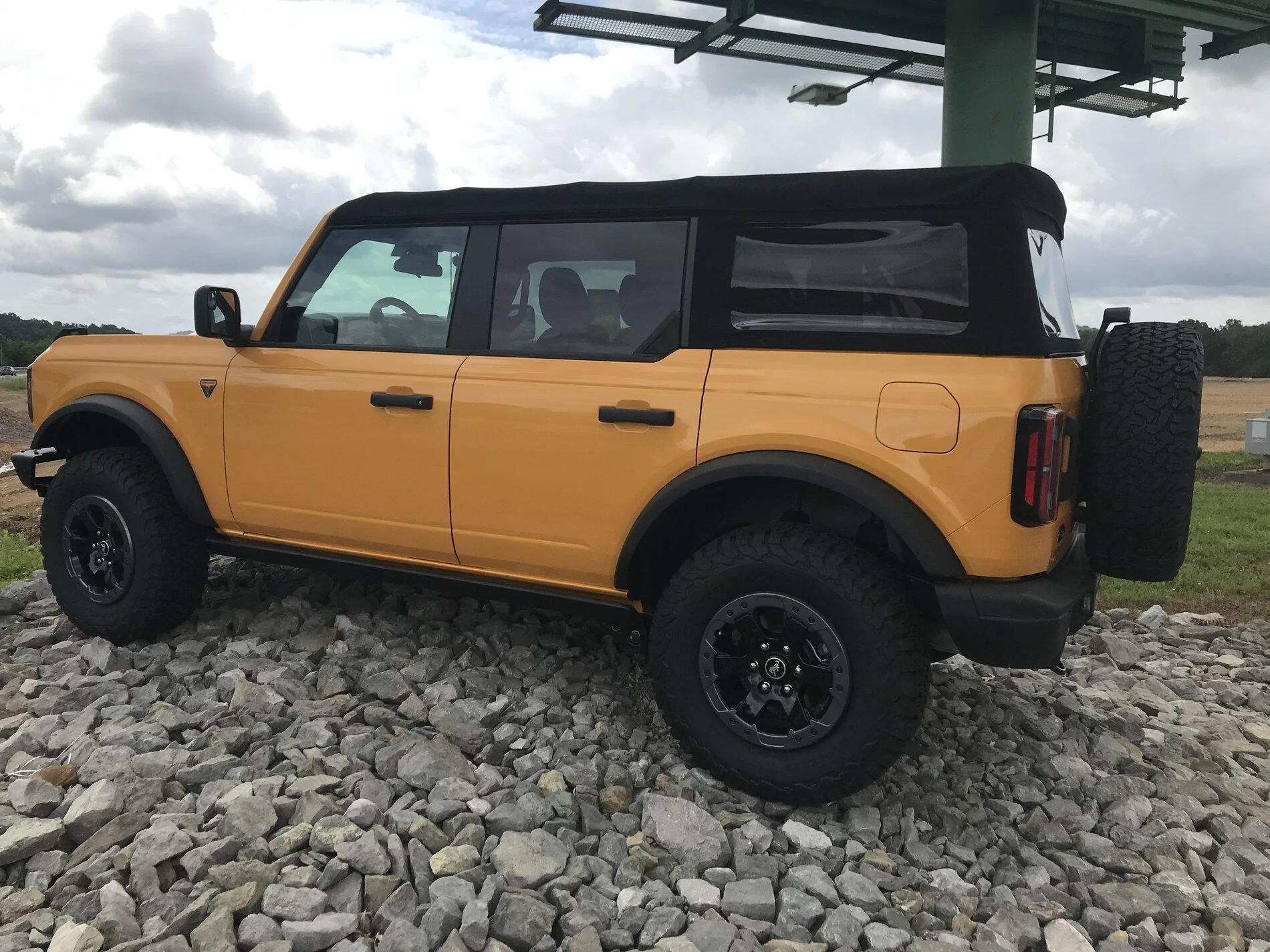 Ford Bronco CYBER ORANGE Bronco Club 13DB91FB-C7DC-46F2-92B0-A4B5AA6A9F93