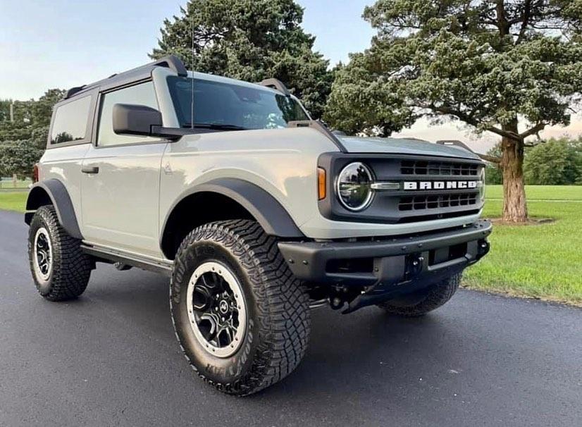 Ford Bronco CACTUS GRAY Bronco Club Cactus Gray Sasquatch Black Diamond Bronco 2-Door MIC Hard Top 4