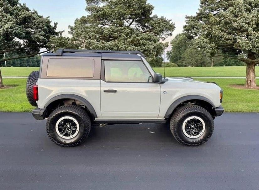 Ford Bronco CACTUS GRAY Bronco Club Cactus Gray Sasquatch Black Diamond Bronco 2-Door MIC Hard Top 3