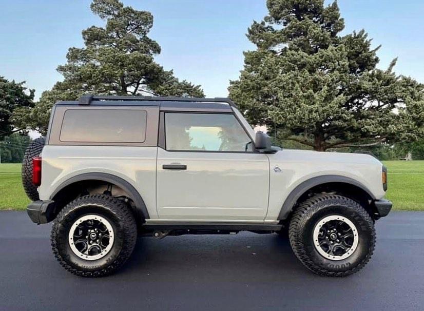 Ford Bronco CACTUS GRAY Bronco Club Cactus Gray Sasquatch Black Diamond Bronco 2-Door MIC Hard Top 2