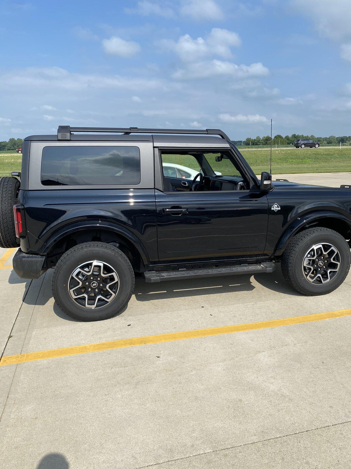 Ford Bronco SHADOW BLACK Bronco Club F6F81D1E-9761-4C1E-8DEF-379248202153