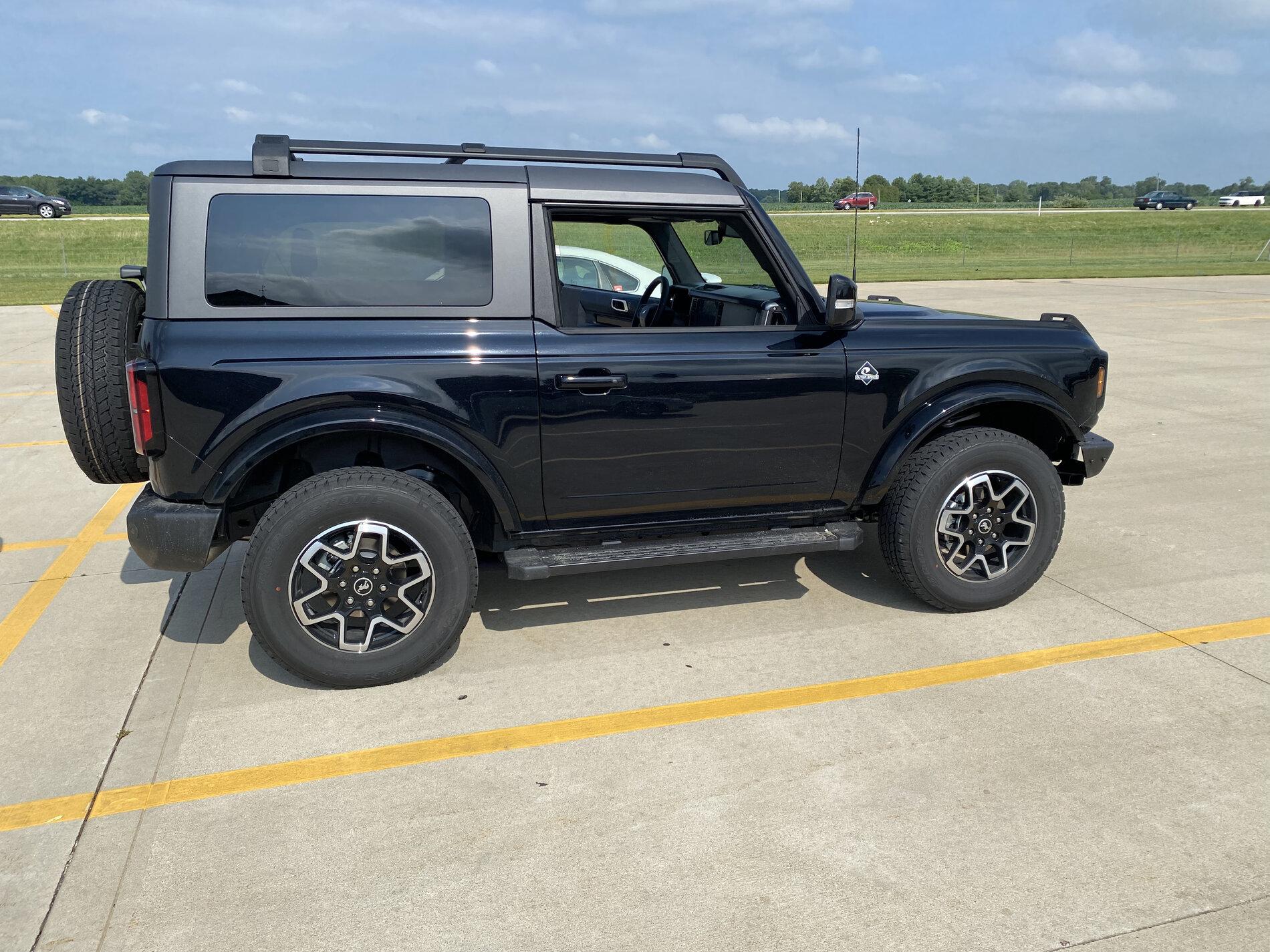 Ford Bronco SHADOW BLACK Bronco Club 41CD8EA5-D96B-4899-BDEF-4E015D9AEFA0