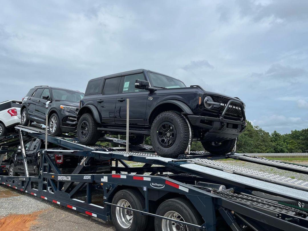 Ford Bronco ANTIMATTER BLUE Bronco Club Antimatter Blue Wildtrak 4-Door MIC Hard top 5