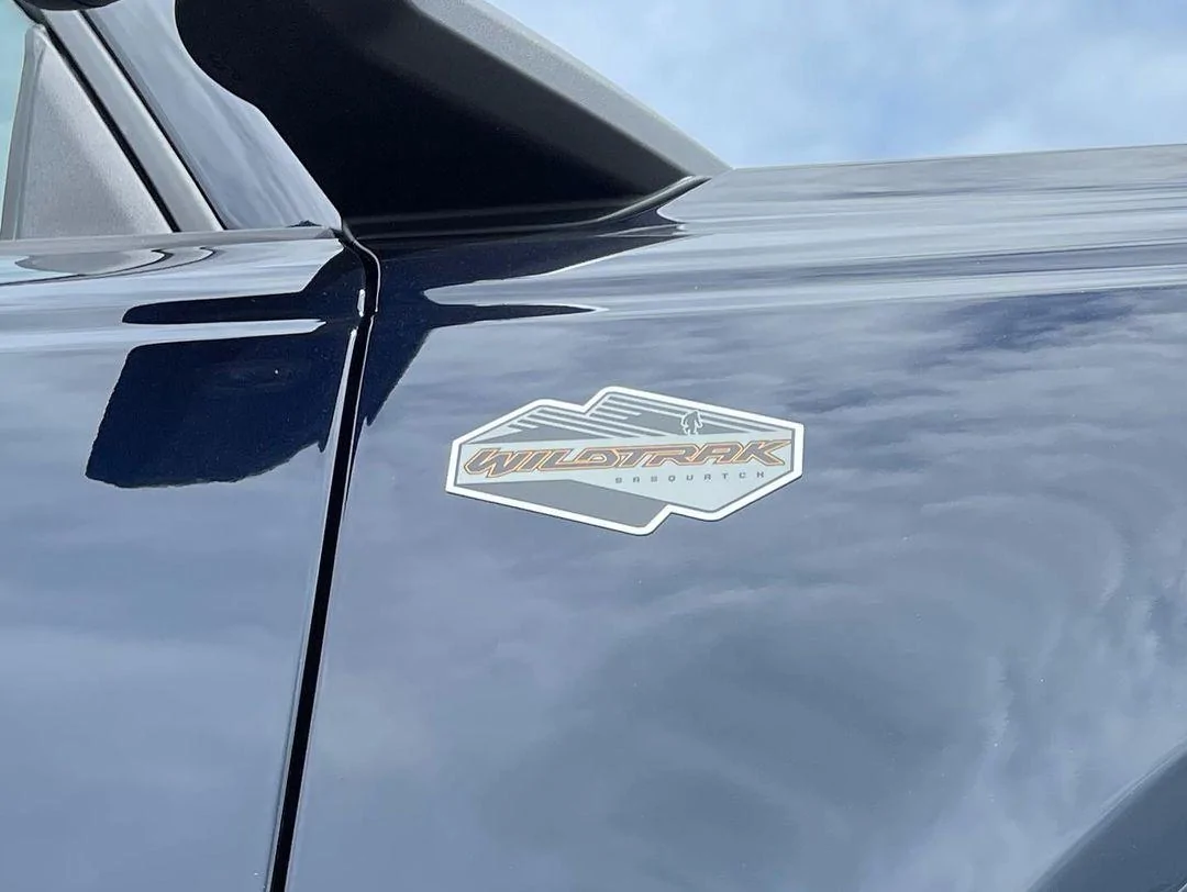 Ford Bronco ANTIMATTER BLUE Bronco Club Antimatter Blue Wildtrak 4-Door MIC Hard top 1