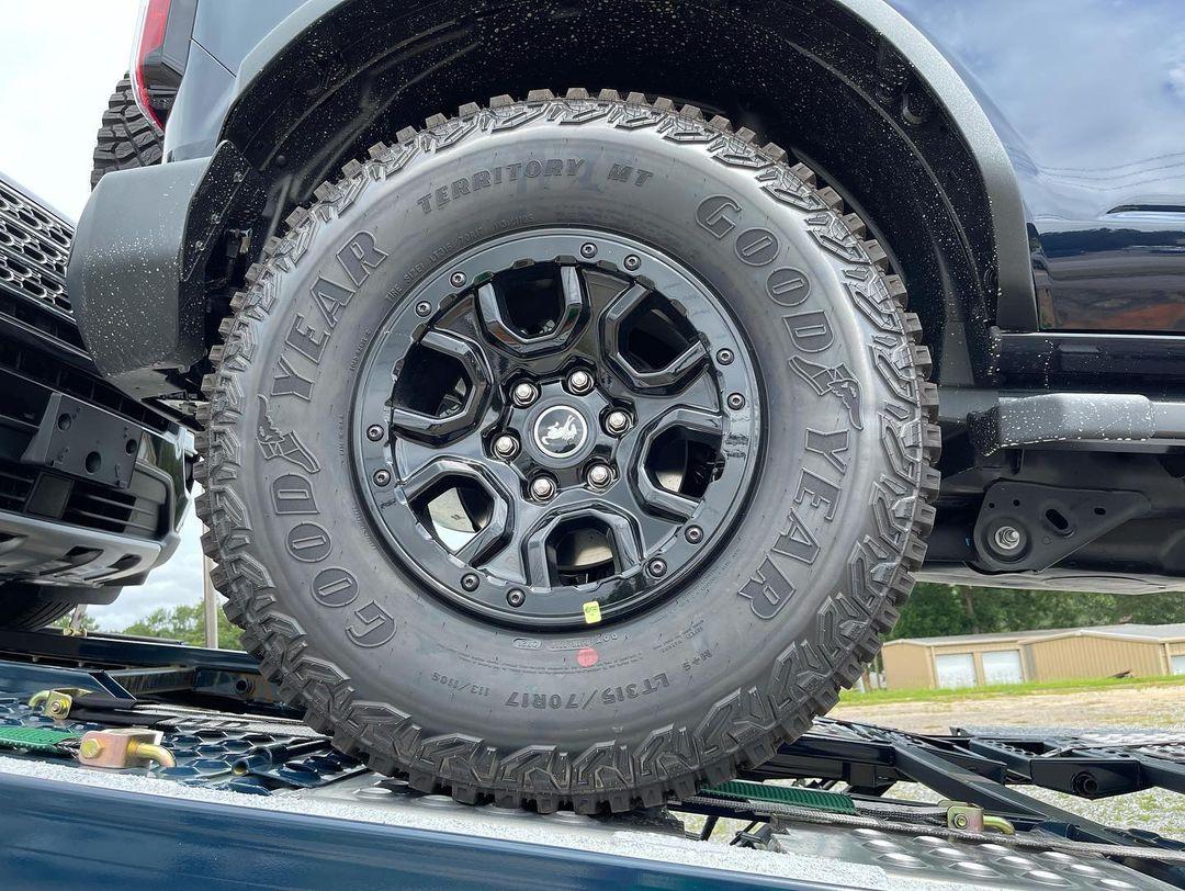 Ford Bronco ANTIMATTER BLUE Bronco Club Antimatter Blue Wildtrak 4-Door MIC Hard top 4