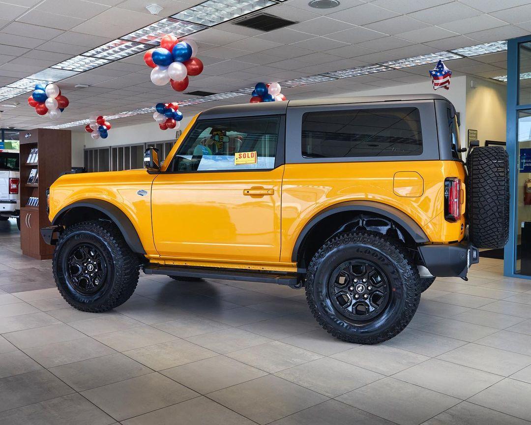 Ford Bronco CYBER ORANGE Bronco Club Cyber Orange Wildtrak Bronco 2-Door