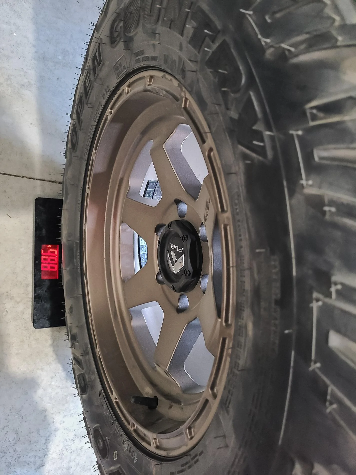 Ford Bronco How much does it weigh?  Fuel wheel and a 33'" PSX_20210709_081744