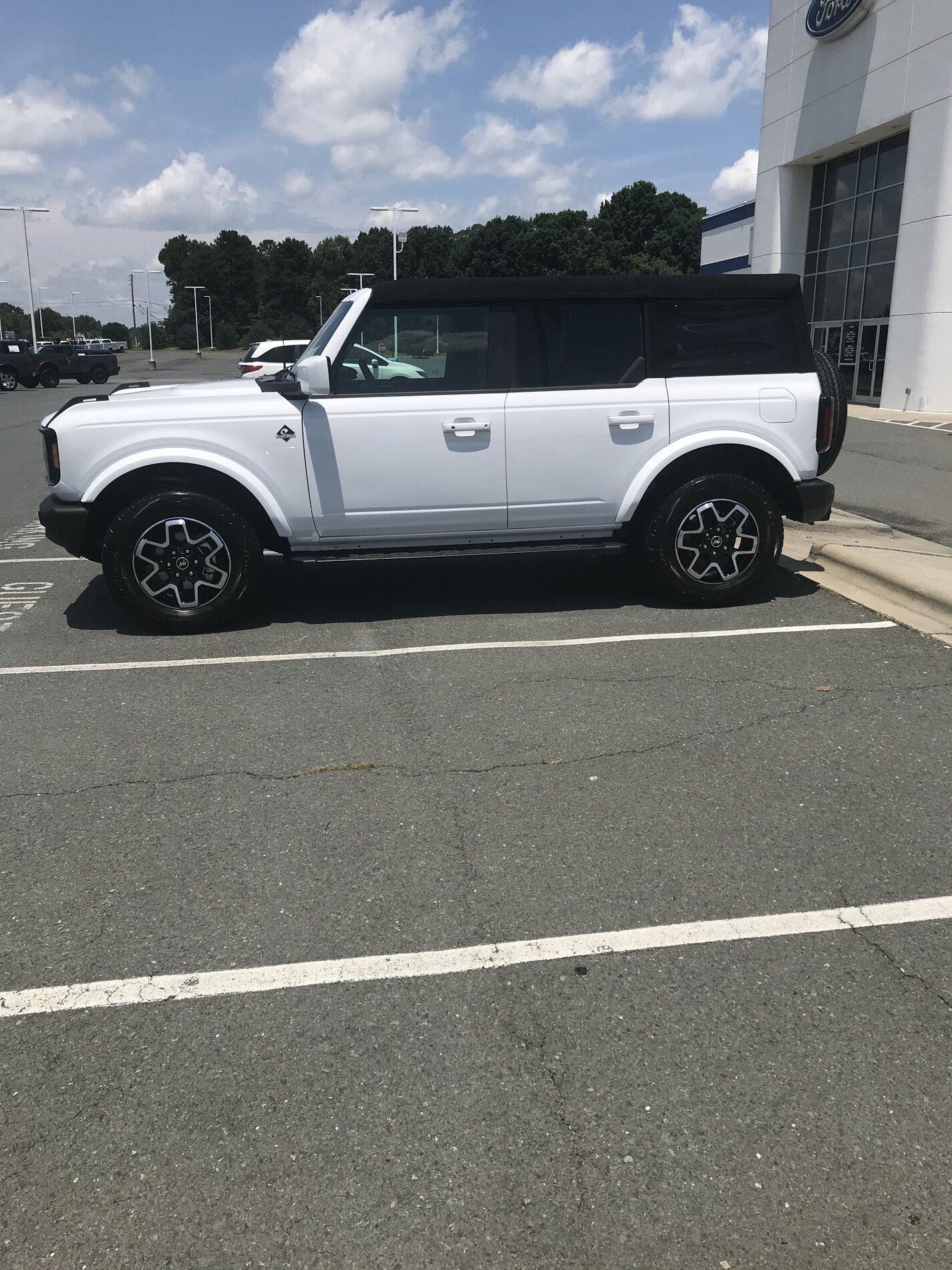 Ford Bronco OBX in Charlotte F47E2705-6EA7-40D9-AD1D-8CAF2AB0CED2