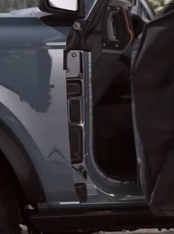 Ford Bronco Step-By-Step Instructions to Remove And Install Bronco Doors & Onboard Storage Kit / Bags [Official Ford Video] AF59CAF8-E629-4F9C-82C8-27BE919BD06D