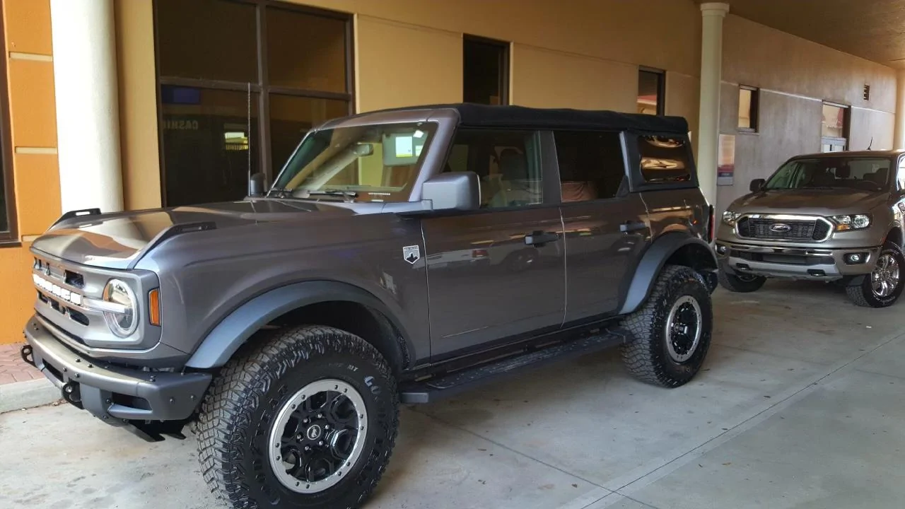 Ford Bronco CARBONIZED GRAY Bronco Club 1161EB00-B4A1-4DDD-9560-EEF3C14D020A
