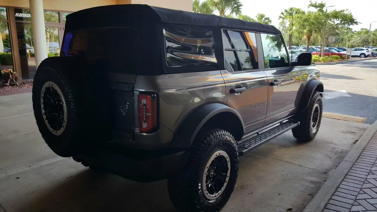 Ford Bronco CARBONIZED GRAY Bronco Club C5A428DF-F255-4F9B-AD24-2AD63C9F611A