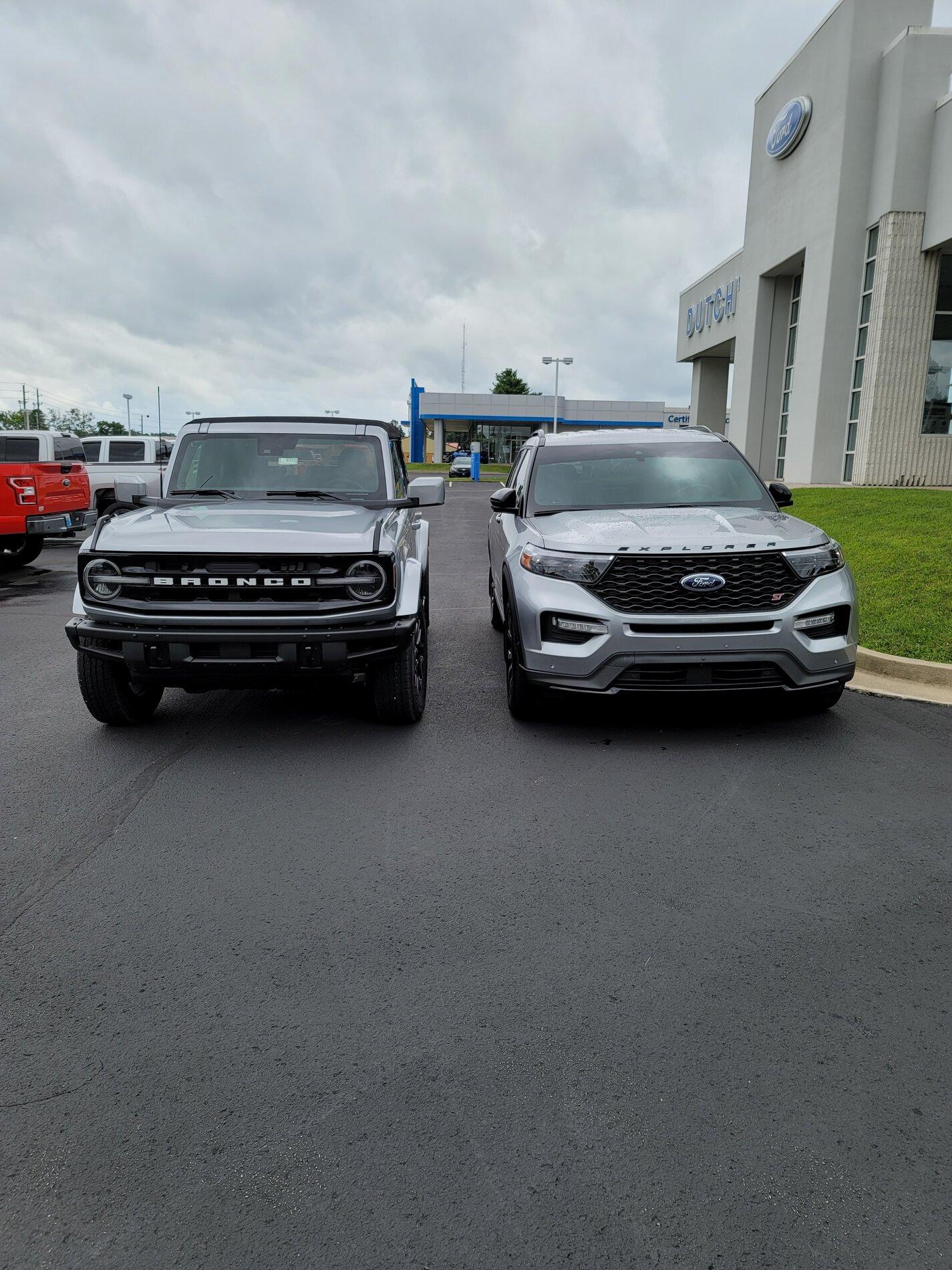 Ford Bronco Picking up mannequin for a test drive. 20210711_140511