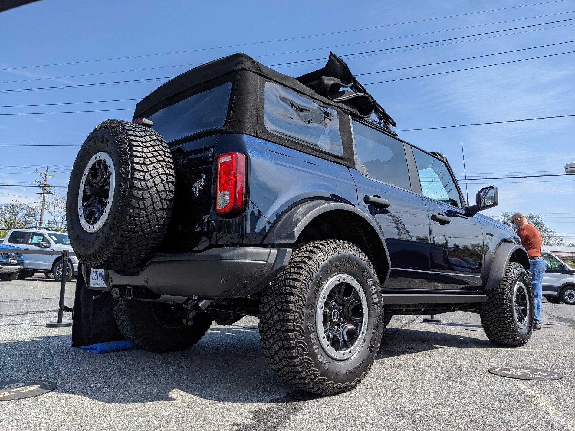 Ford Bronco ANTIMATTER BLUE Bronco Club PXL_20210415_150924259