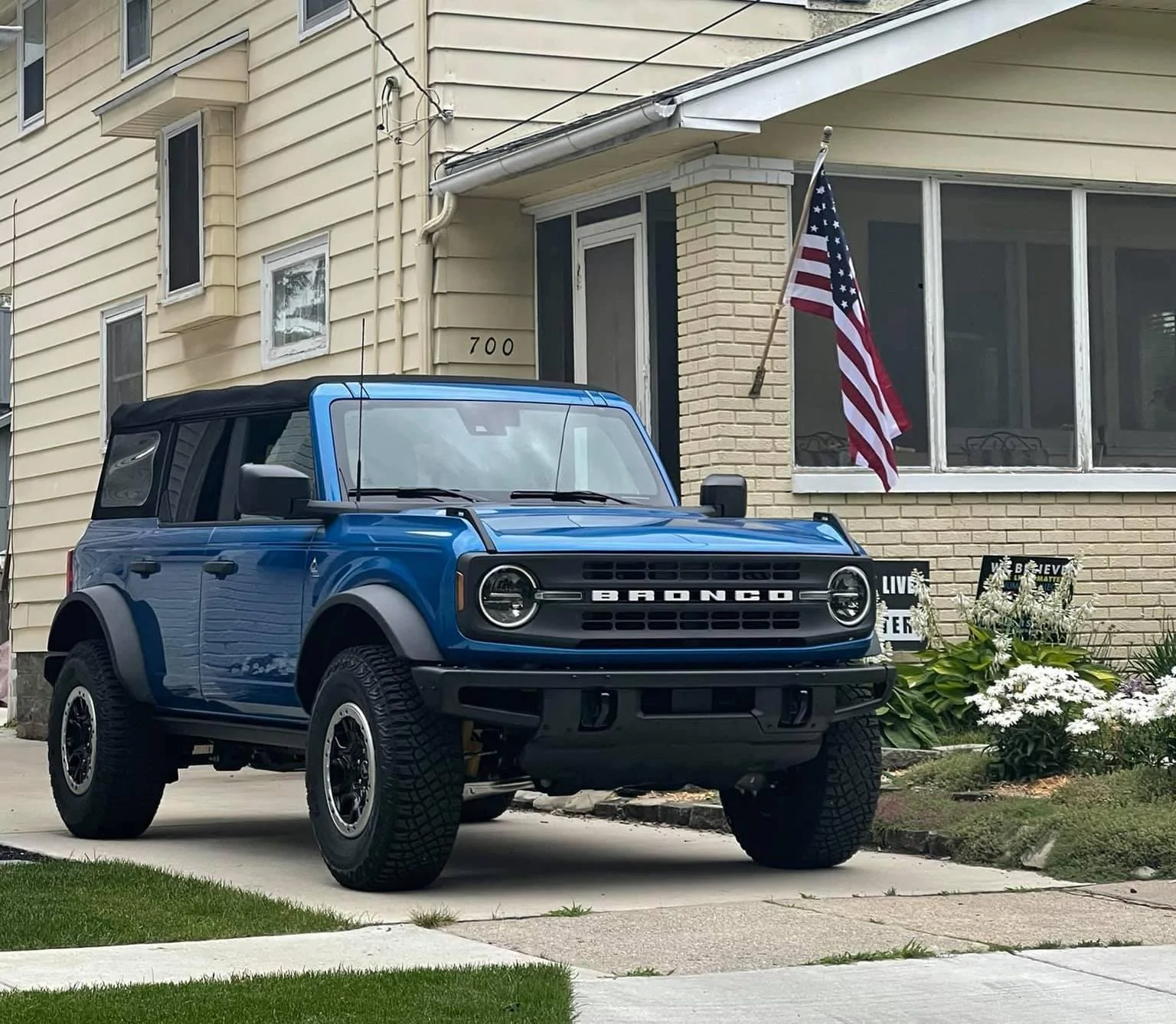 Ford Bronco VELOCITY BLUE Bronco Club Velocity Blue Black Diamond Sasquatch Bronco 4-Door Soft To