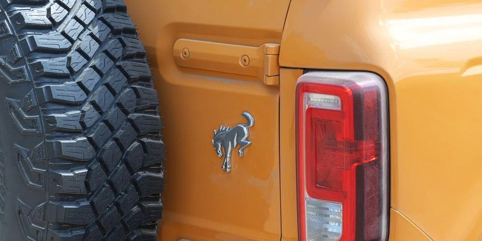 Ford Bronco Black badging for Bronco 78E7188E-A151-4BA2-A02E-CEA362698B4B