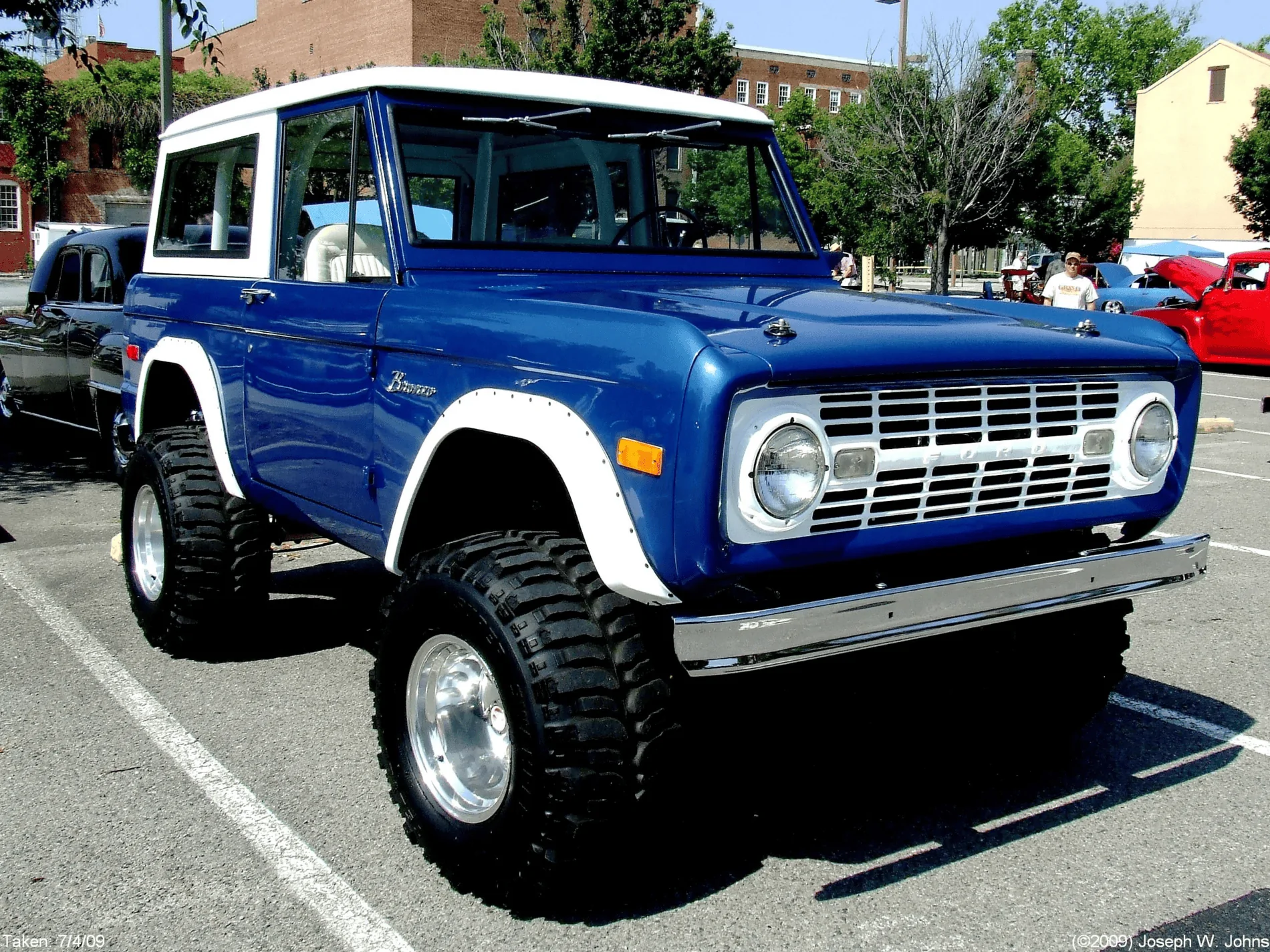 Ford Bronco Oxford White Bronco owners should opt for body colored top... 1595289455344