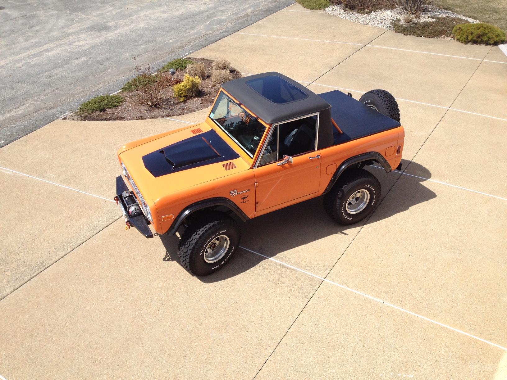 Ford Bronco I like this old school look topview.JPG