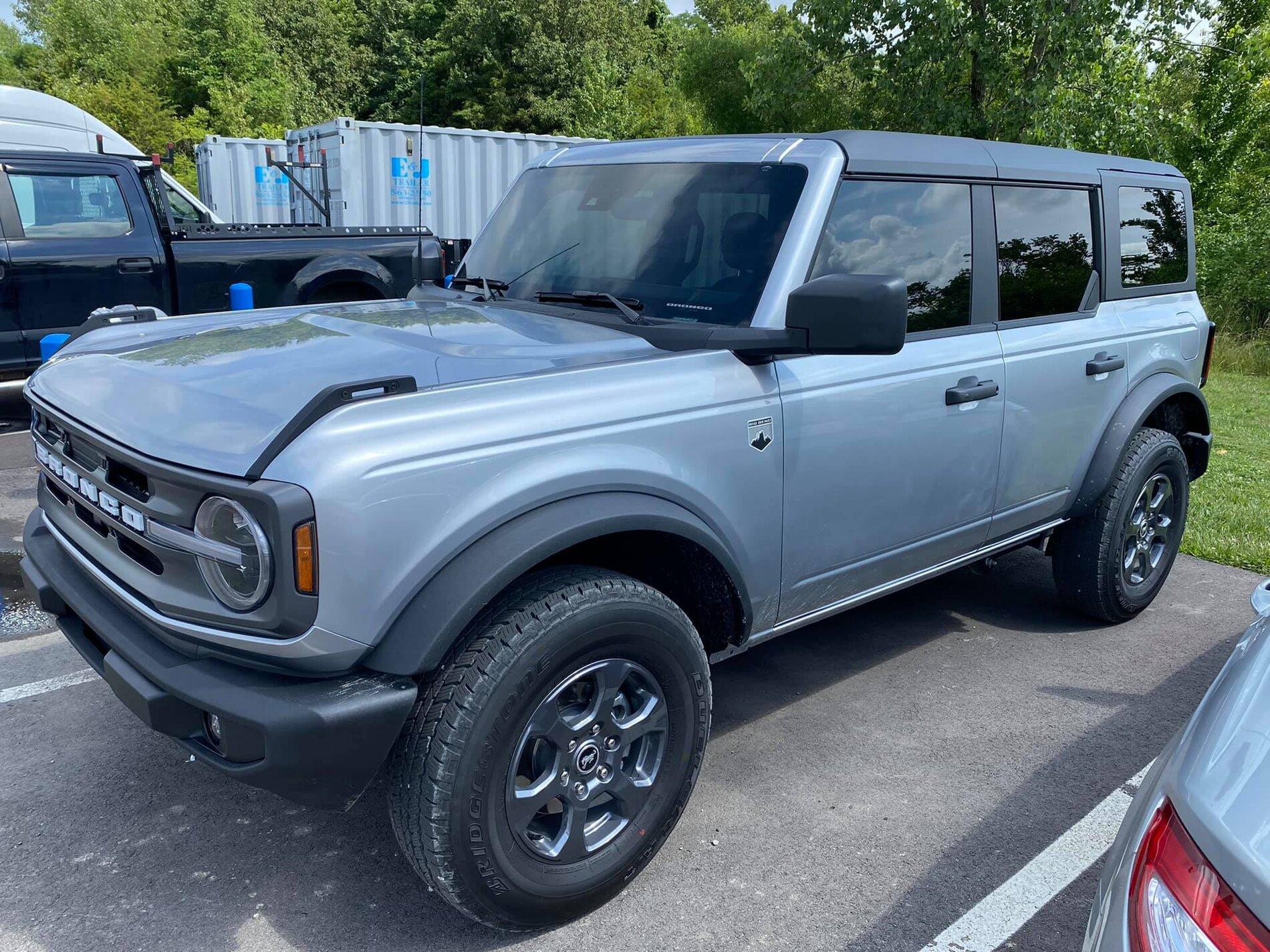 Ford Bronco ICONIC SILVER Bronco Club Iconic Silver Big Bend Bronco 4-Door MIC Hard Top 3