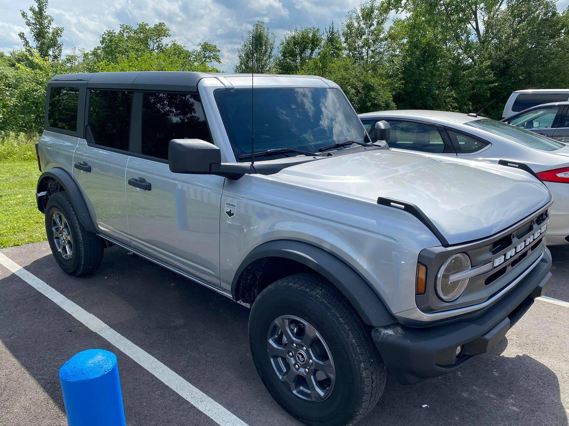 Ford Bronco ICONIC SILVER Bronco Club Iconic Silver Big Bend Bronco 4-Door MIC Hard Top 2