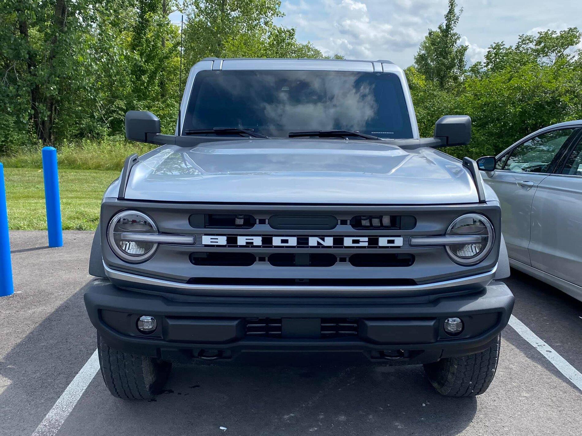 Ford Bronco ICONIC SILVER Bronco Club Iconic Silver Big Bend Bronco 4-Door MIC Hard Top 1