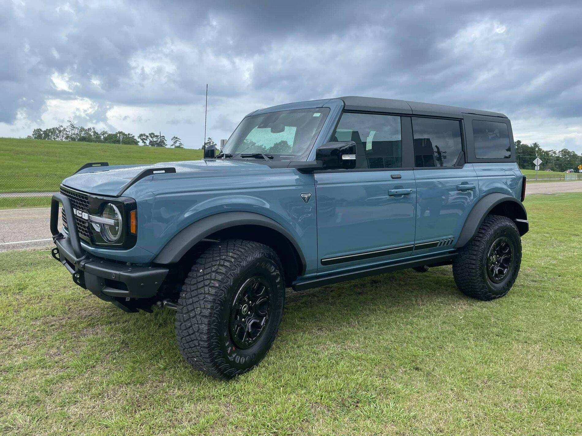 Ford Bronco AREA 51 Bronco Club Area 51 Bronco First Edition 4-Door MIC Hard Top 1.jpg1