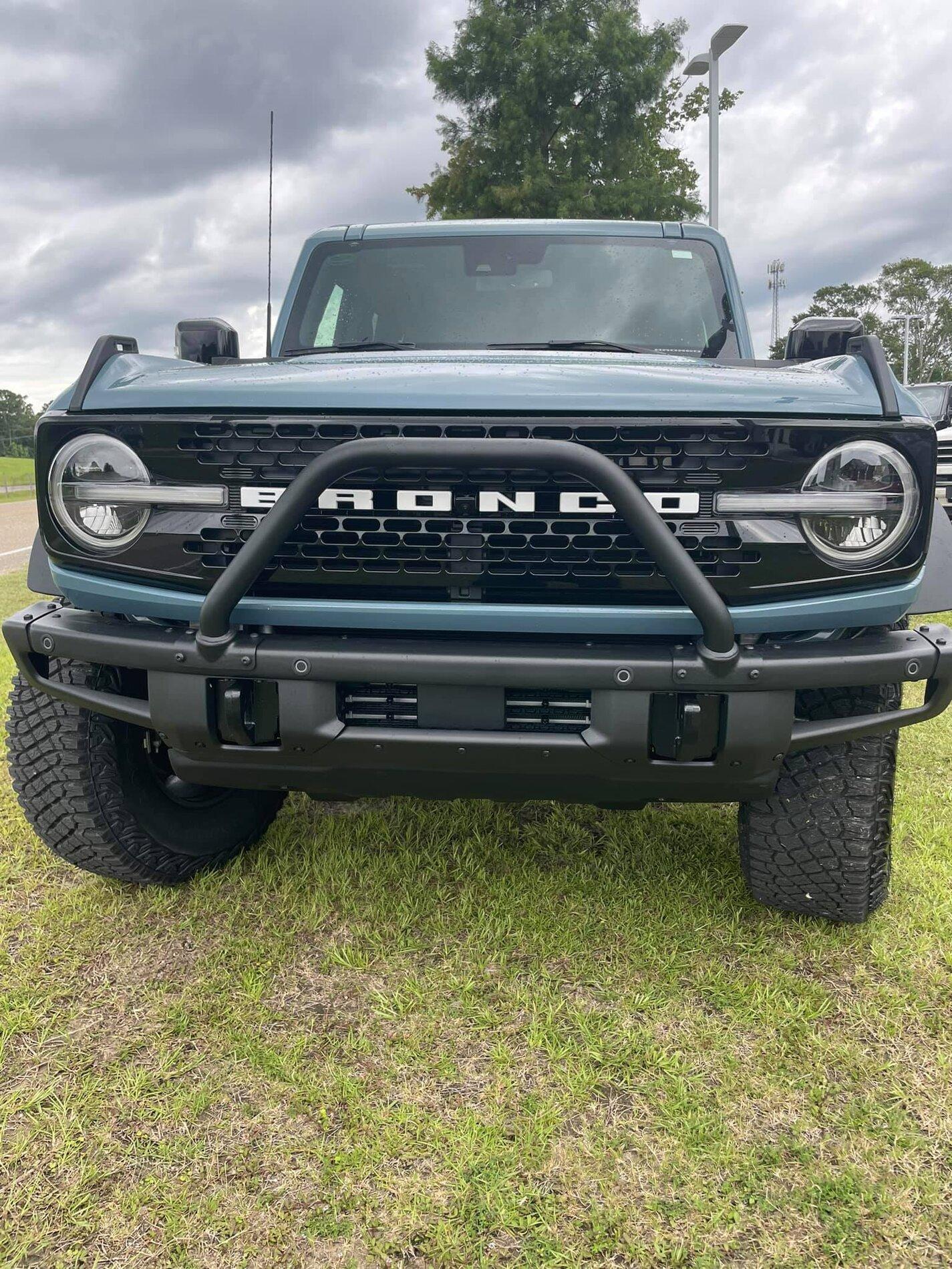 Ford Bronco AREA 51 Bronco Club Area 51 Bronco First Edition 4-Door MIC Hard Top 1.jpg2
