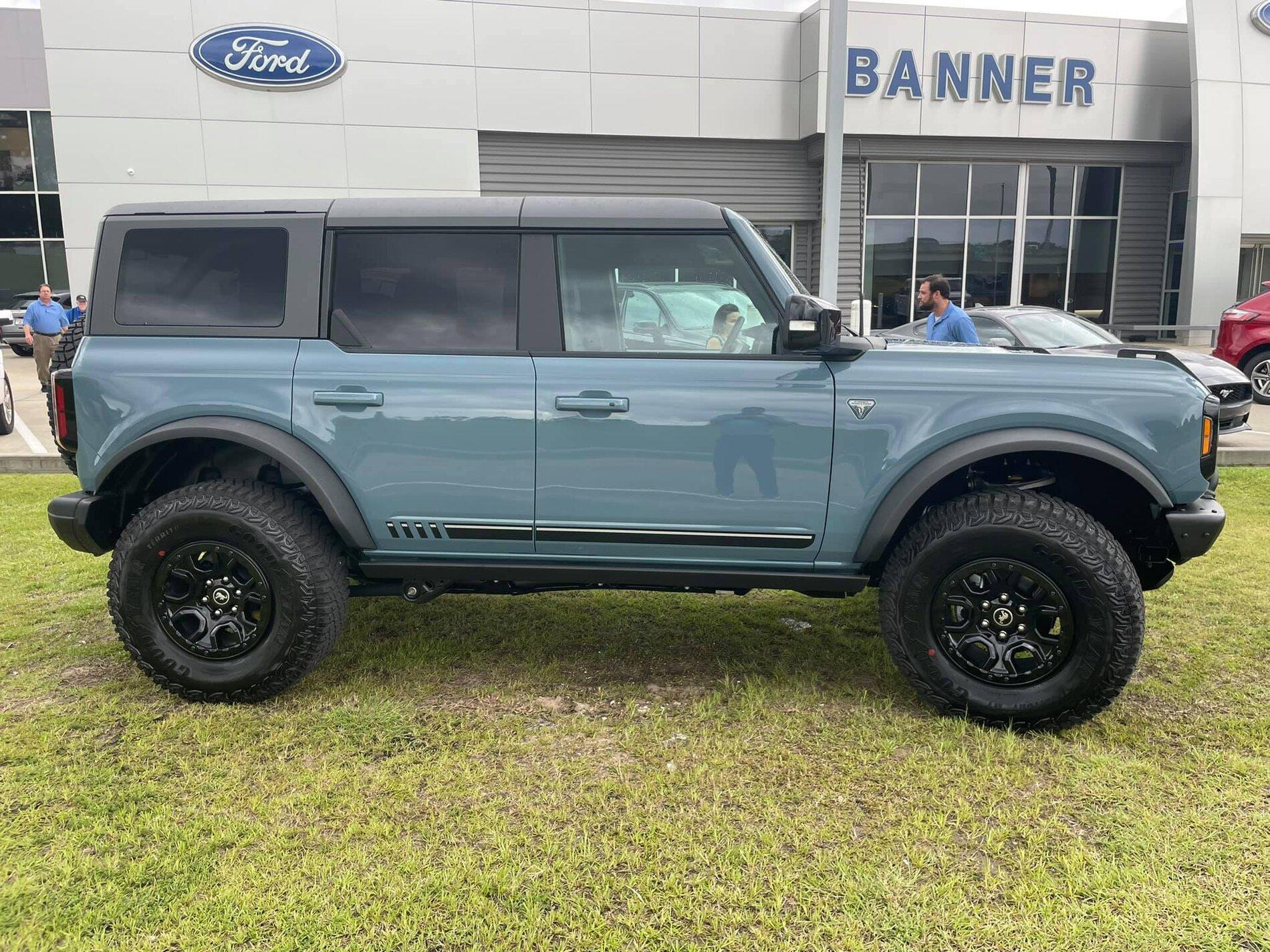 Ford Bronco AREA 51 Bronco Club Area 51 Bronco First Edition 4-Door MIC Hard Top 1.jpg3