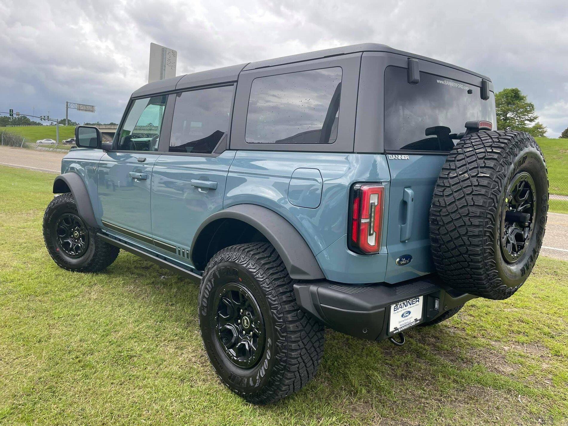 Ford Bronco AREA 51 Bronco Club Area 51 Bronco First Edition 4-Door MIC Hard Top 1.jpg6