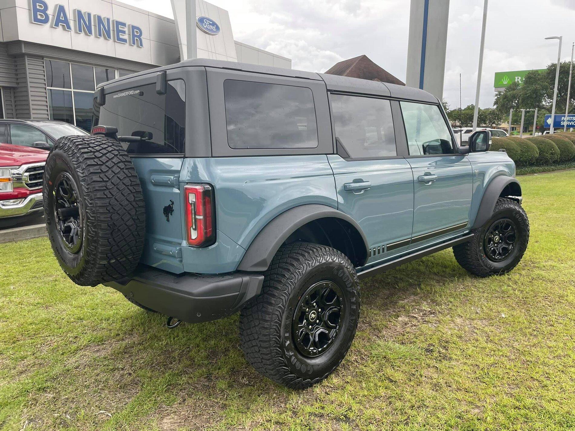 Ford Bronco AREA 51 Bronco Club Area 51 Bronco First Edition 4-Door MIC Hard Top 1.jpg7