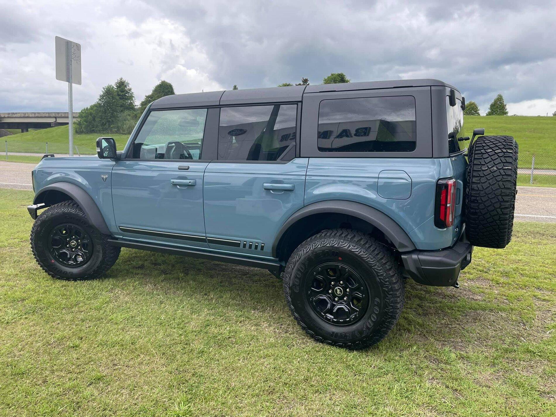 Ford Bronco AREA 51 Bronco Club Area 51 Bronco First Edition 4-Door MIC Hard Top 1.jpg8