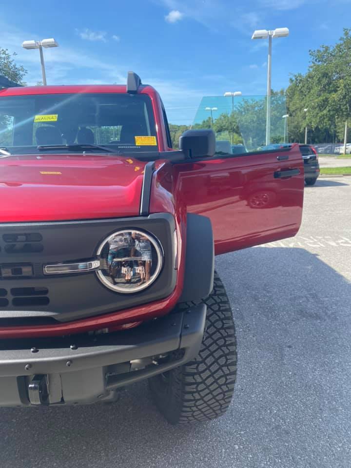 Ford Bronco RAPID RED Bronco Club Basesquatch Bronco Base Sasquatch Rapid Red 2-Door MIC Hard Top 3
