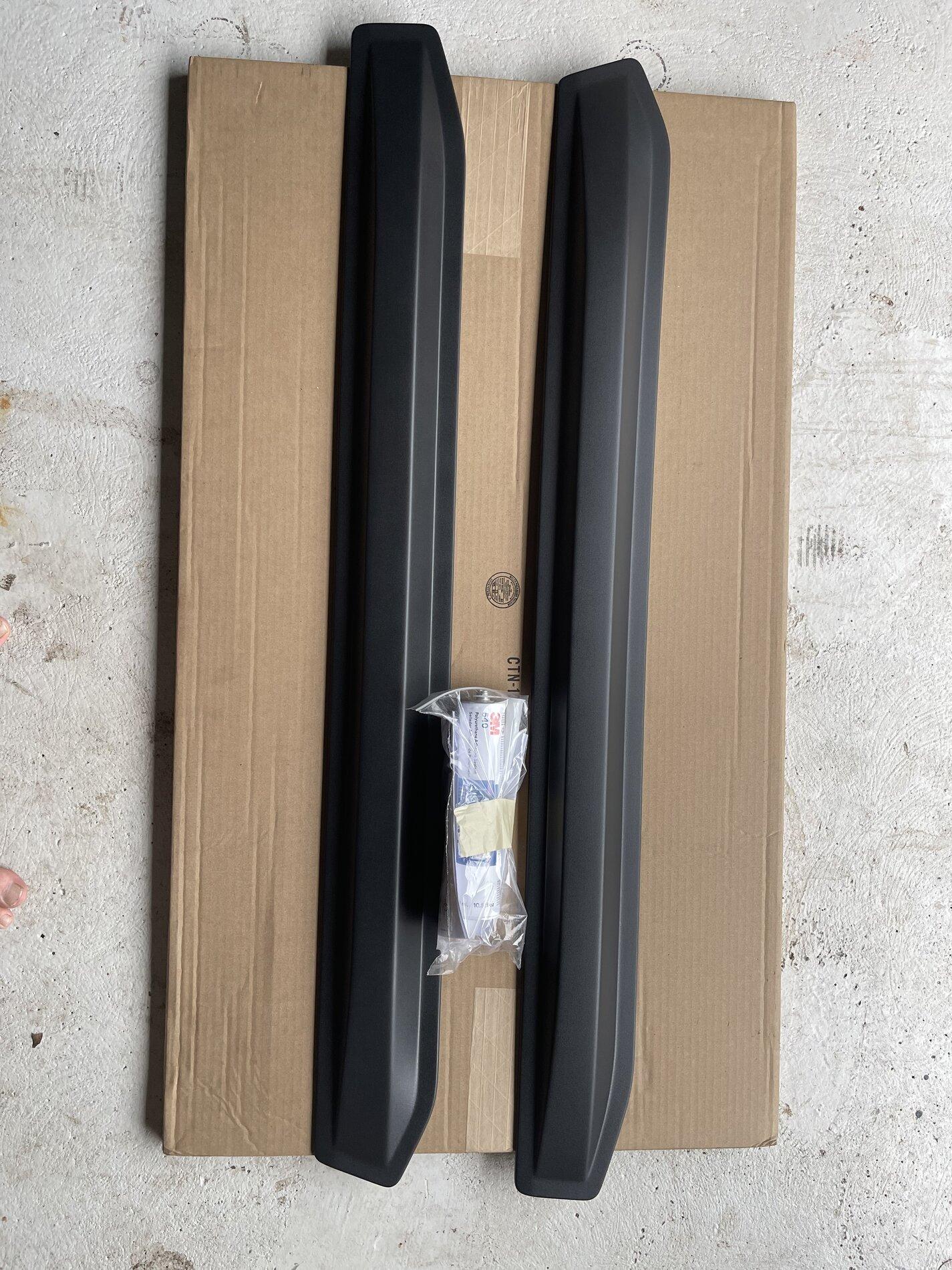 Ford Bronco Pics & Impressions: Bronco Bimini Mesh Top, Door Molding Kit, Cargo Area Liner, Pet Barrier, Tailgate Table, Hitch Shackle Kit, Door Sill Plates 1056001C-B78D-4E7E-89D6-FFB81C3D2DB7