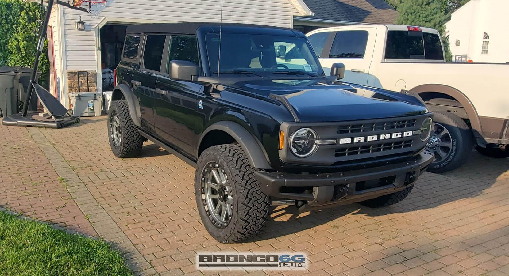 Ford Bronco 33/12.5/20 tires fit on Black Diamond Bronco no problem 33:12.5:20 tires on Black Diamond Bronco 2