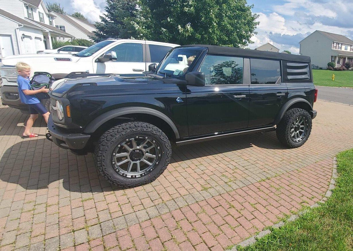Ford Bronco 33/12.5/20 tires fit on Black Diamond Bronco no problem 33:12.5:20 fit on Black Diamond Bronco no problem