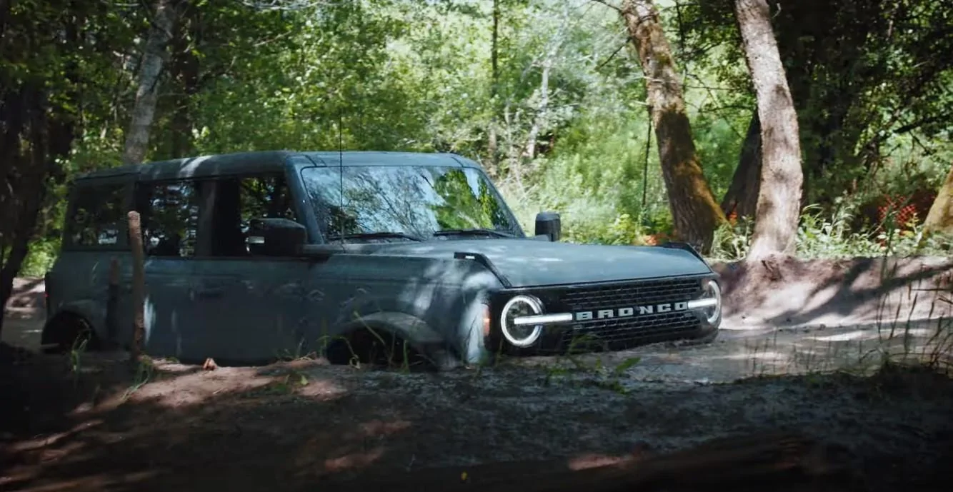 Ford Bronco 🥊 Bronco Wildtrak vs. Jeep Wrangler Rubicon head-to-head comparison review by Throttle House Screenshot 2021-07-15 074320