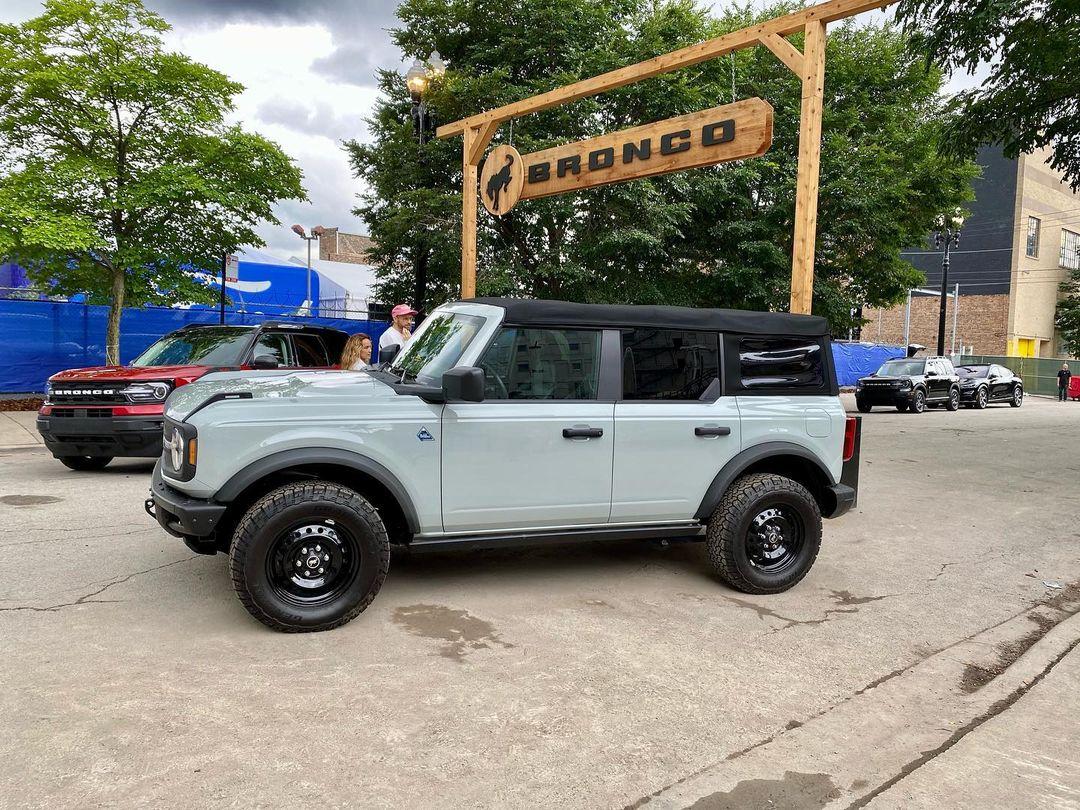 Ford Bronco CACTUS GRAY Bronco Club Black Diamond 2021 Bronco Cactus Gray Black Steelies Steel Wheels