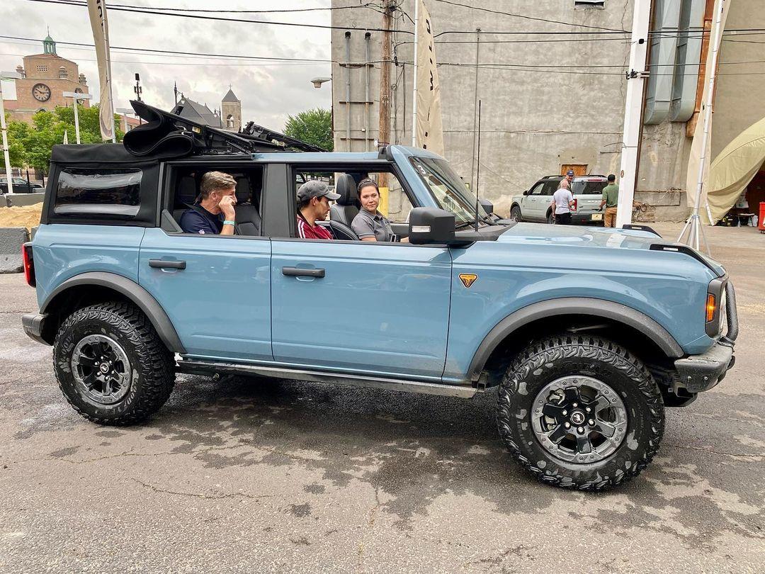 Ford Bronco AREA 51 Bronco Club Area 51 Badlands 4-Door Bronco Soft Top Retracted Folded 1
