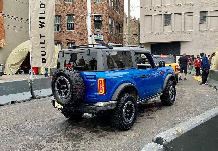 Ford Bronco VELOCITY BLUE Bronco Club Velocity Blue Badlands Bronco 2-Door MIC Hard Top Chicago Auto Show