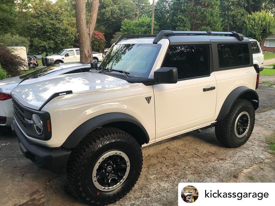 Ford Bronco OXFORD WHITE Bronco Club Oxford White Basesquatch Bronco Base Sasquatch Bronco 2-Door