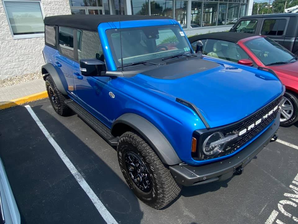 Ford Bronco VELOCITY BLUE Bronco Club Velocity Blue Wildtrak Bronco 4-Door Soft Top 7