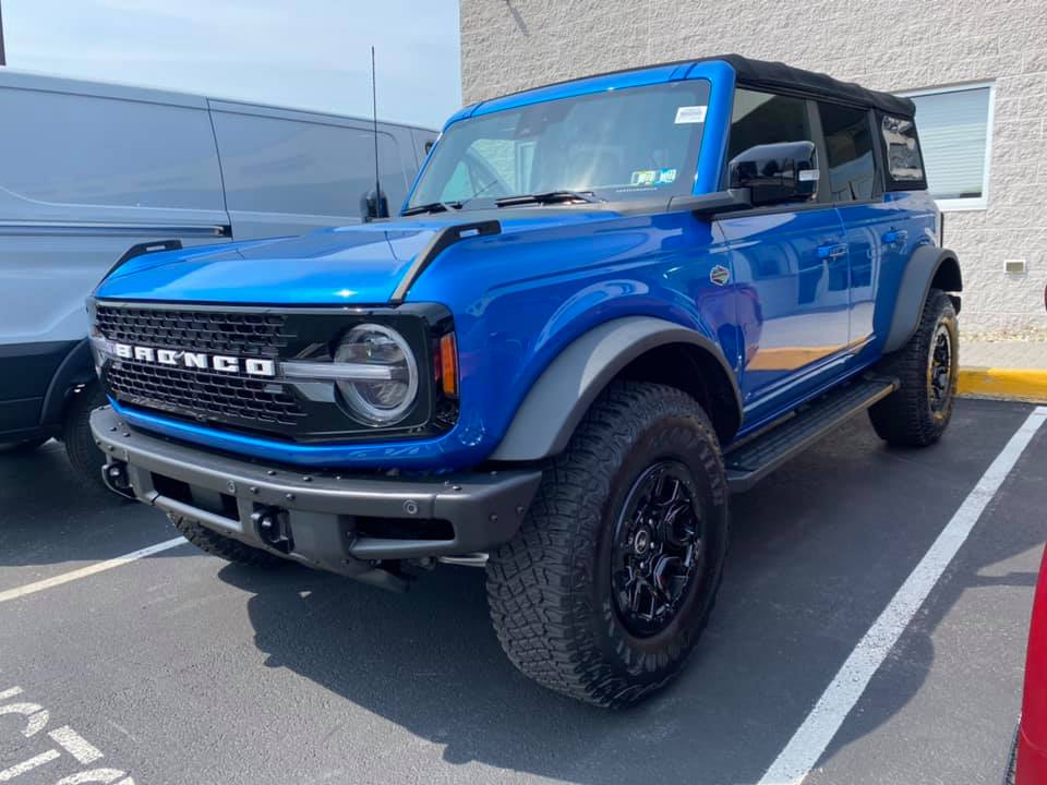 Ford Bronco VELOCITY BLUE Bronco Club Velocity Blue Wildtrak Bronco 4-Door Soft Top 1