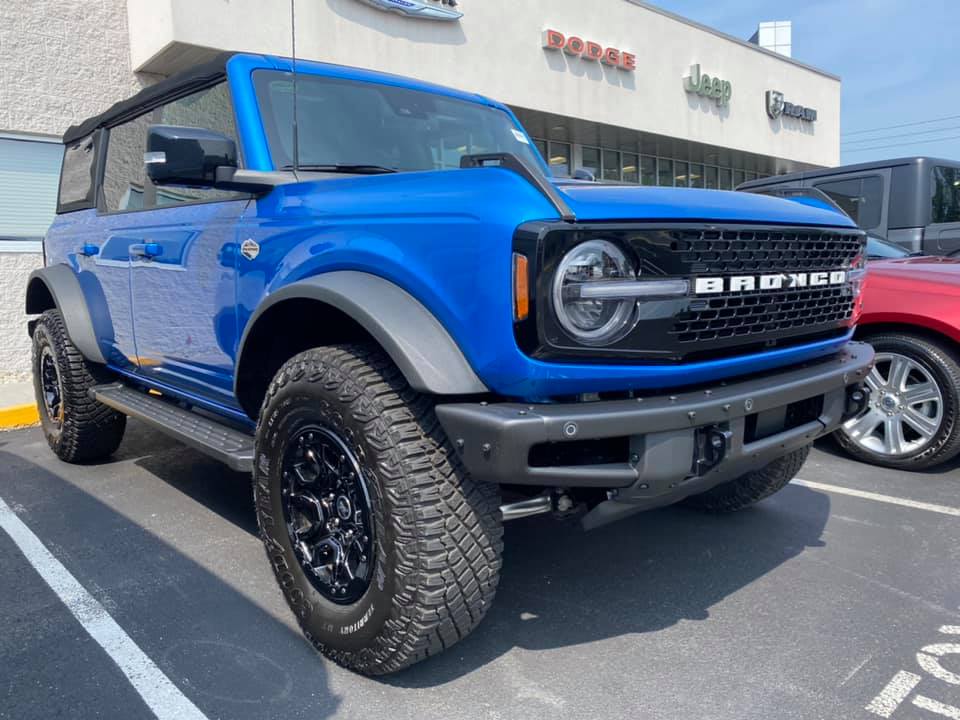 Ford Bronco VELOCITY BLUE Bronco Club Velocity Blue Wildtrak Bronco 4-Door Soft Top 8