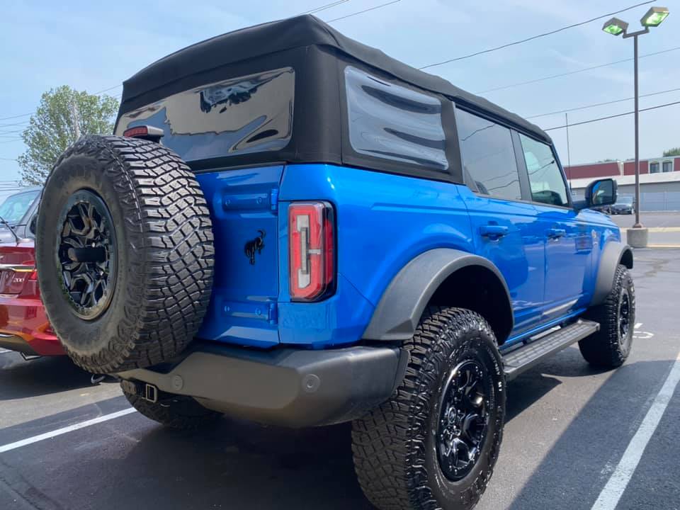 Ford Bronco VELOCITY BLUE Bronco Club Velocity Blue Wildtrak Bronco 4-Door Soft Top 10